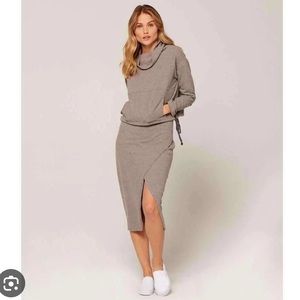 L space kitty skirt side slit